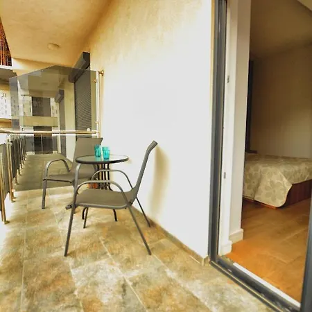 Mario & Manor - Alezzi Apartment